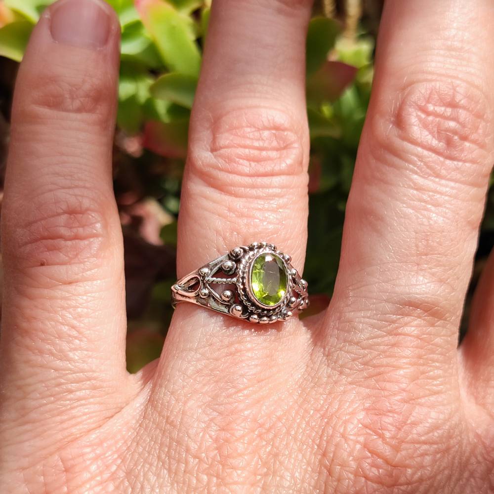 Anello LALITESH in argento 925 con pietra peridoto