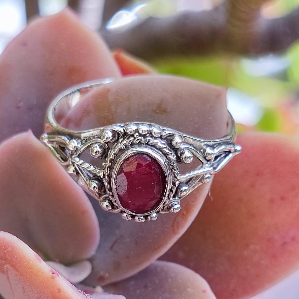 Anello LALITESH in argento 925 con pietra radice di rubino