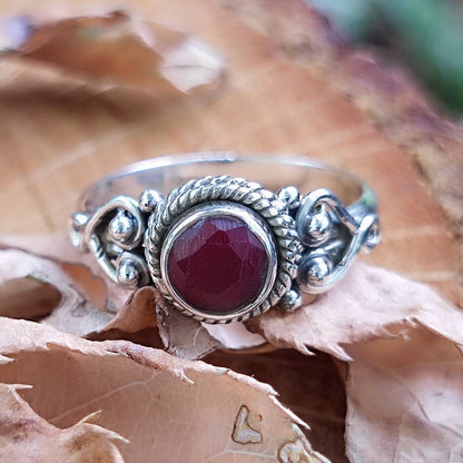 Anello argento 925 con pietra tonda - NAWAL radice di rubino