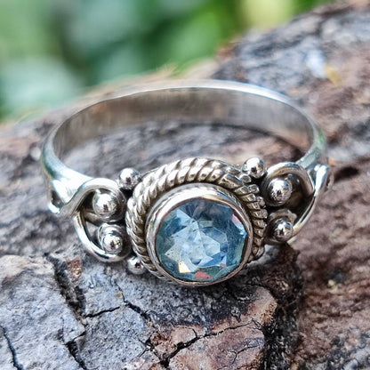 Anello NAWAL argento 925 con pietra topazio azzurro