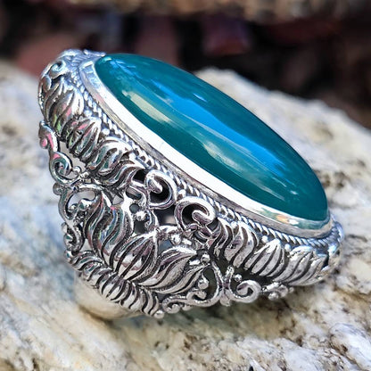 Anello artigianale con pietra in argento 925 - UTTAM – dettaglio lavorazione fascia