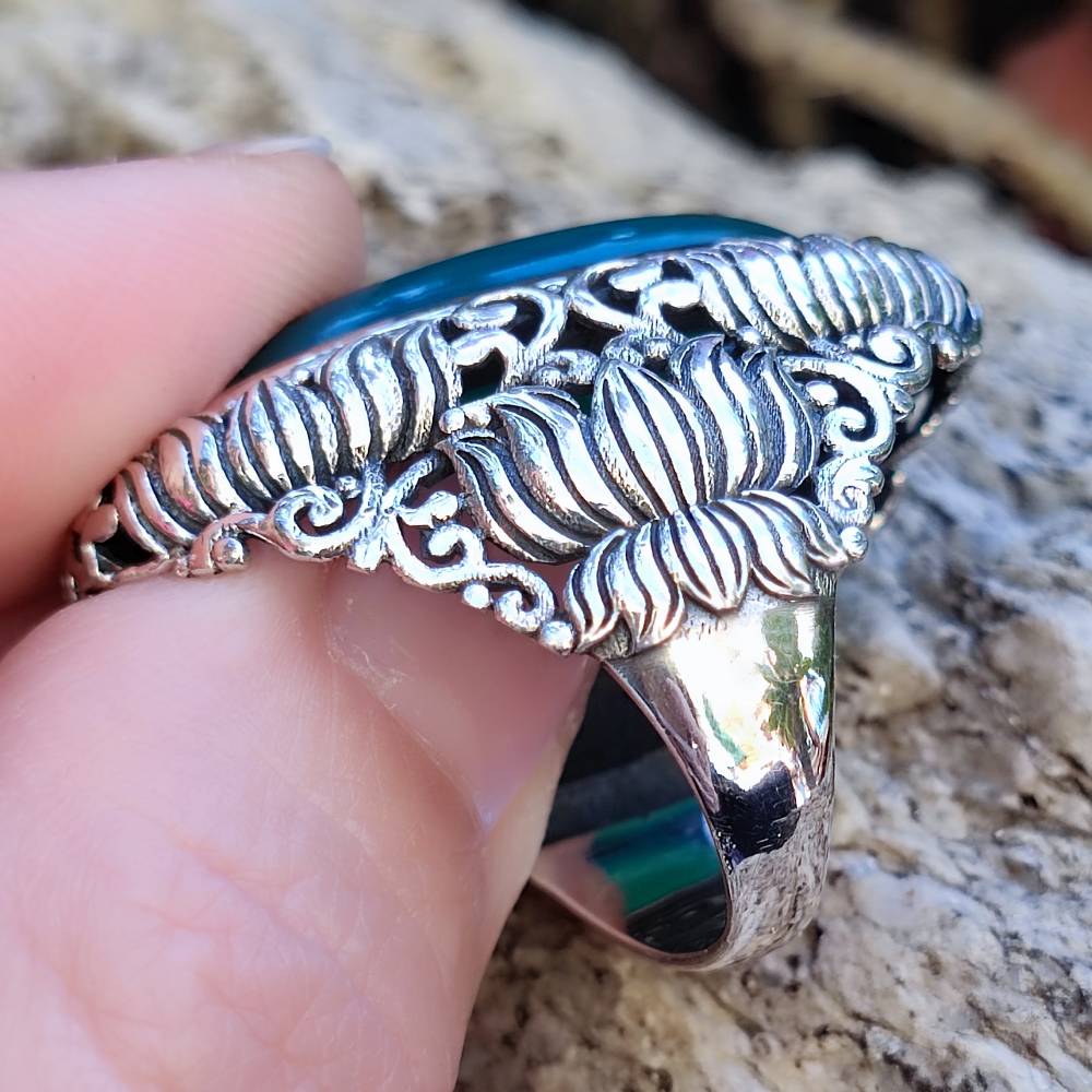 Anello artigianale con pietra in argento 925 - UTTAM – dettaglio laterale
