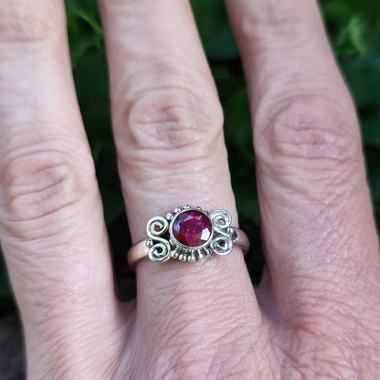 Anello in argento 925 con pietra HEMANG radice di rubino