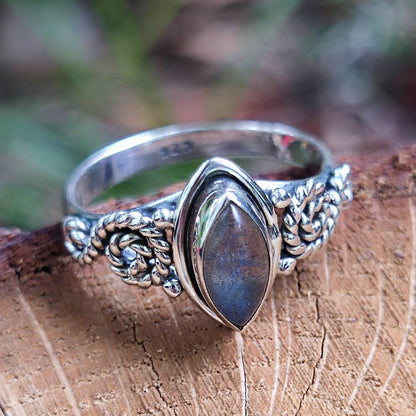Anello argento 925 con pietra ovale - BASUPALI – labradorite