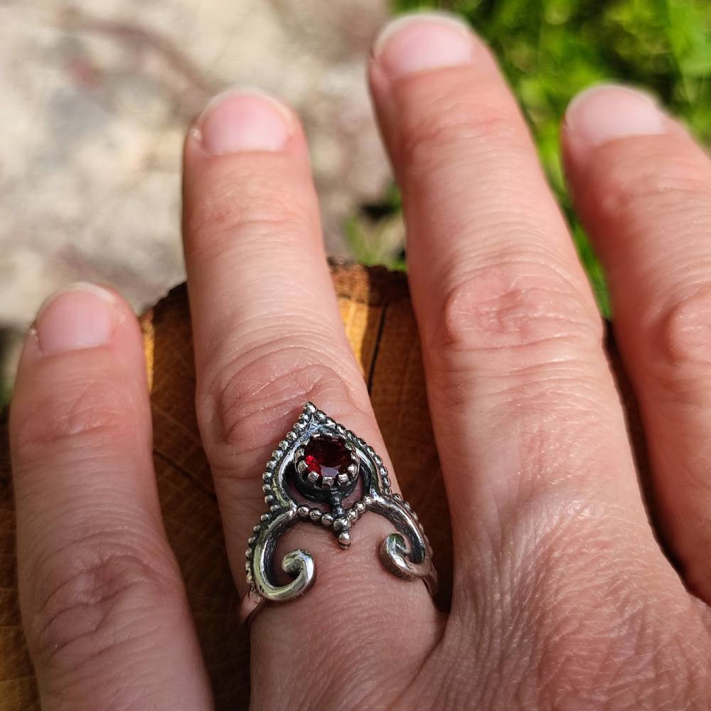 Anello con pietra in argento 925 AMBUJ granato