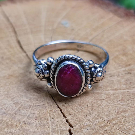 Anello con pietra in argento 925 DHARMENDRA radice di rubino