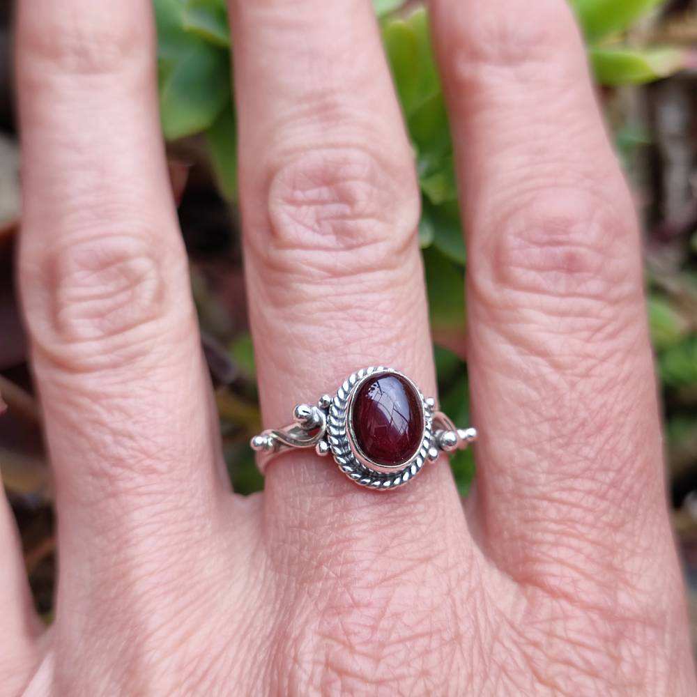Anello con pietra in argento 925 DHRUV granato