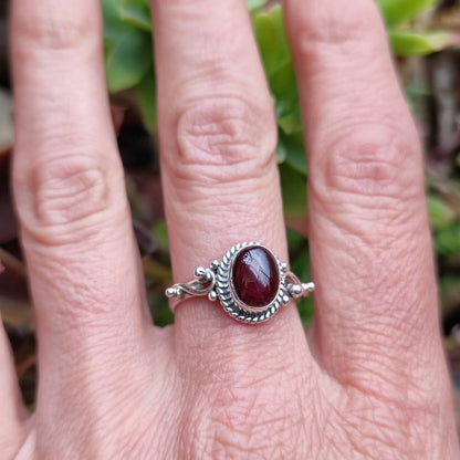 Anello con pietra in argento 925 DHRUV granato