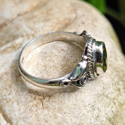 Anello con pietra in argento 925 GEET Peridoto