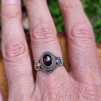 Anello con pietra in argento 925 KAMBOJ granato