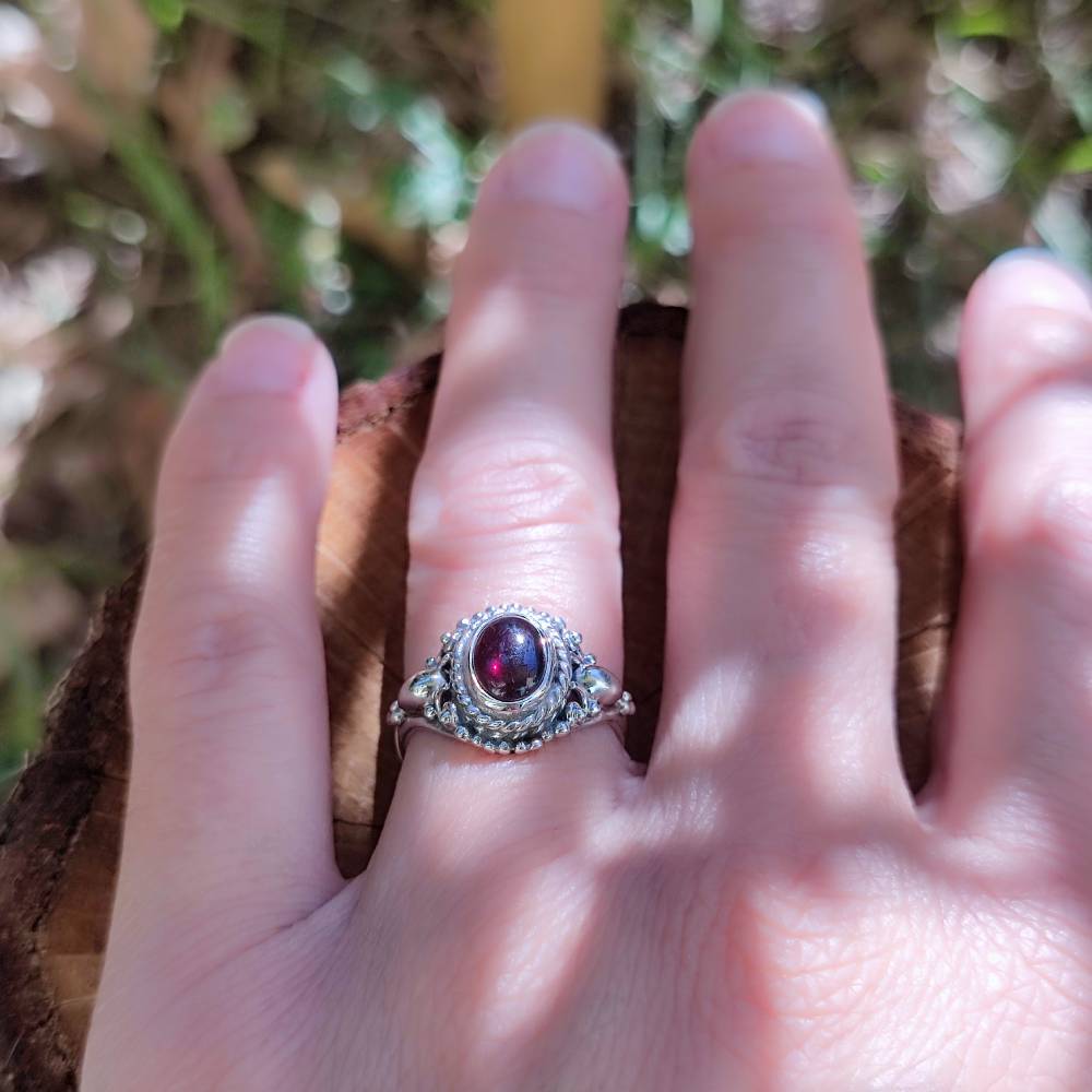 Anello in argento 925 con pietra - ARUNIMA – granato