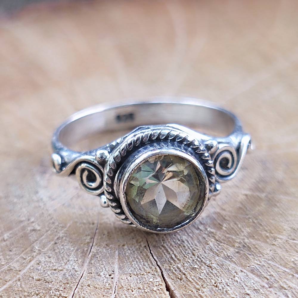 Anello con pietra in argento 925 - DEOGHAR