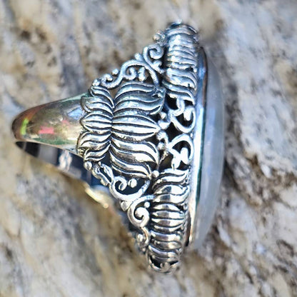 Anello artigianale con pietra in argento 925 - UTTAM – dettaglio fascia