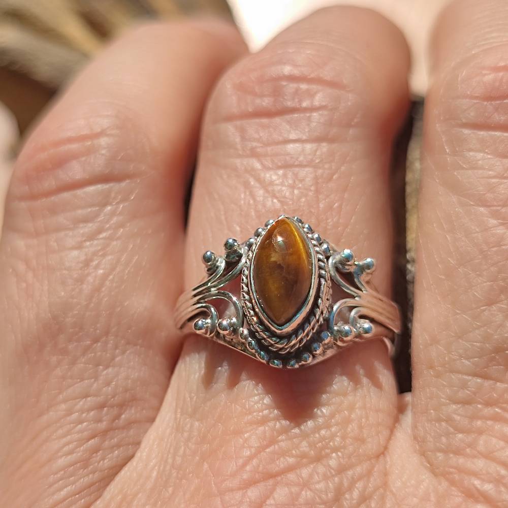 Anello con pietra in argento 925 - HIRAKUD
