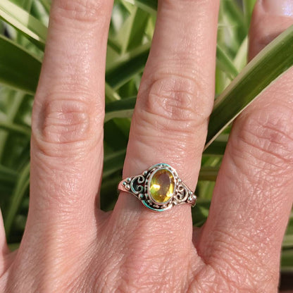 Anello con pietra in argento 925 - NIWARI