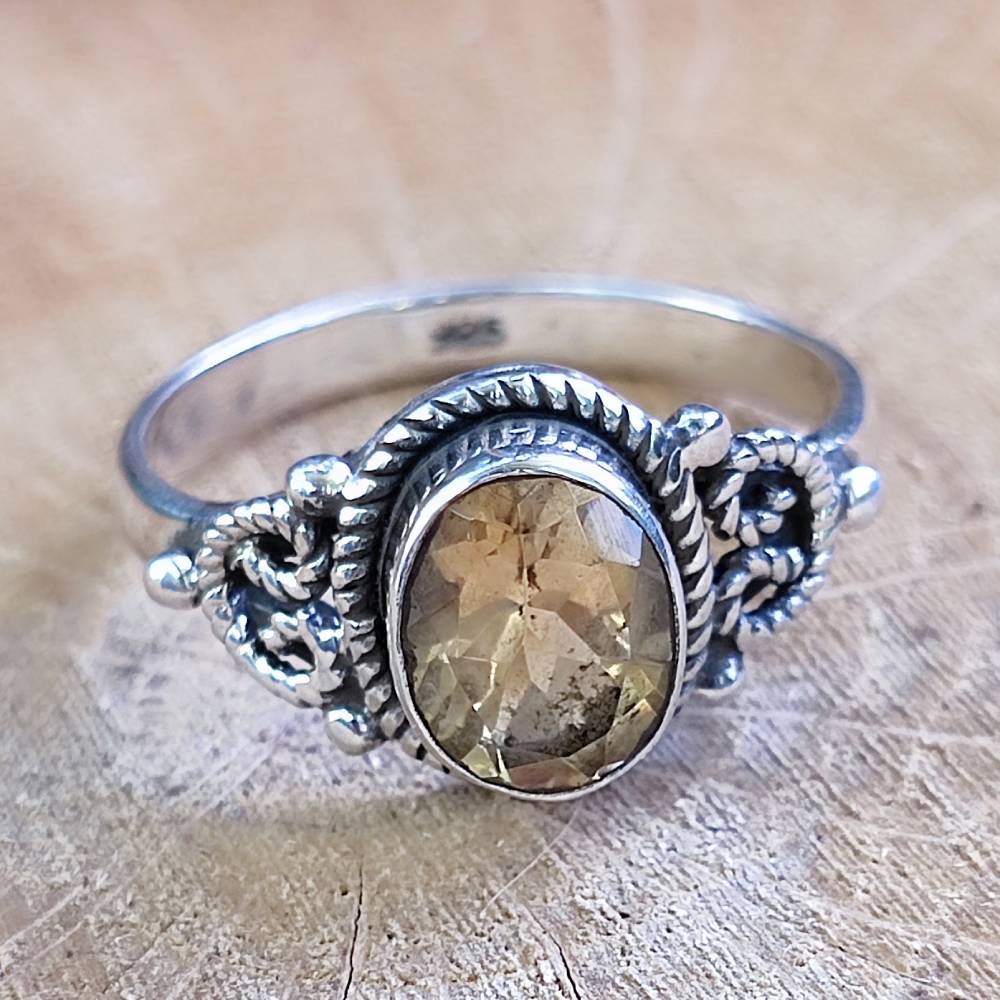 Anello con pietra in argento 925 - SAJA