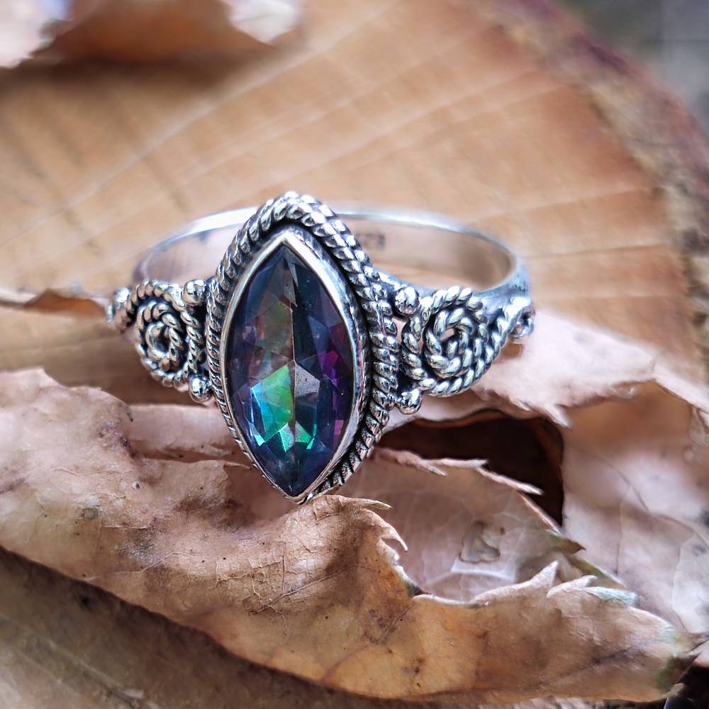 Anello argento 925 con pietra ovale - BASUPALI – topazio mistico