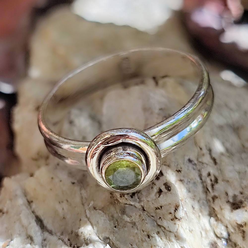 Anello con pietra in argento 925 - WAYANAD
