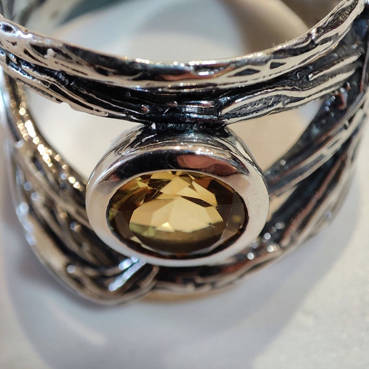 Anello realizzato in argento 925 artigianalmente Anello EDERA con quarzo citrino