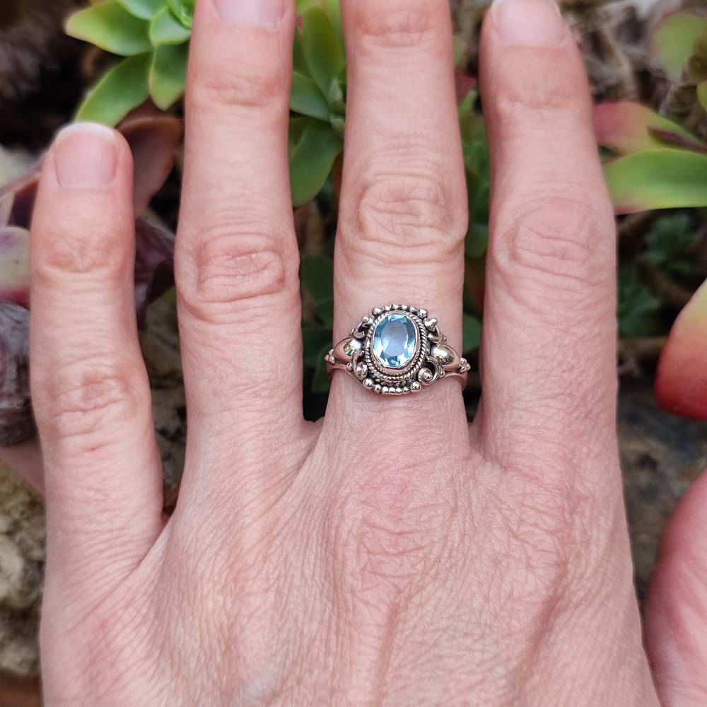 Anello ARUNIMA in argento 925 con pietra | GIOIELLI IN ARGENTO