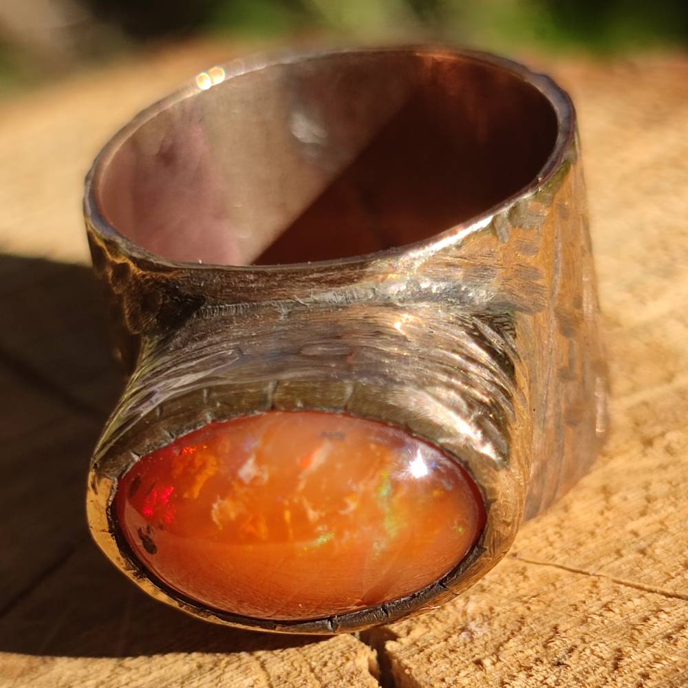 Anello in bronzo con Opale di fuoco messicano