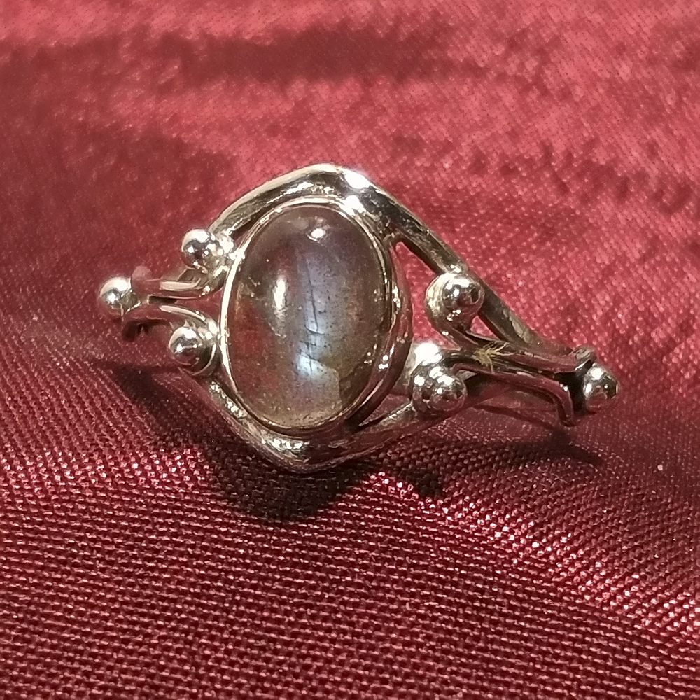 Anello con pietra Labradorite