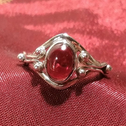 Anello con pietra Granato