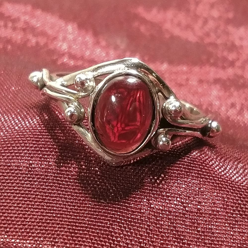 Anello con pietra Granato
