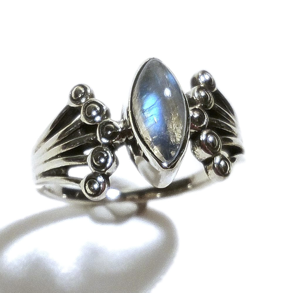 Anello con pietra pietra di luna