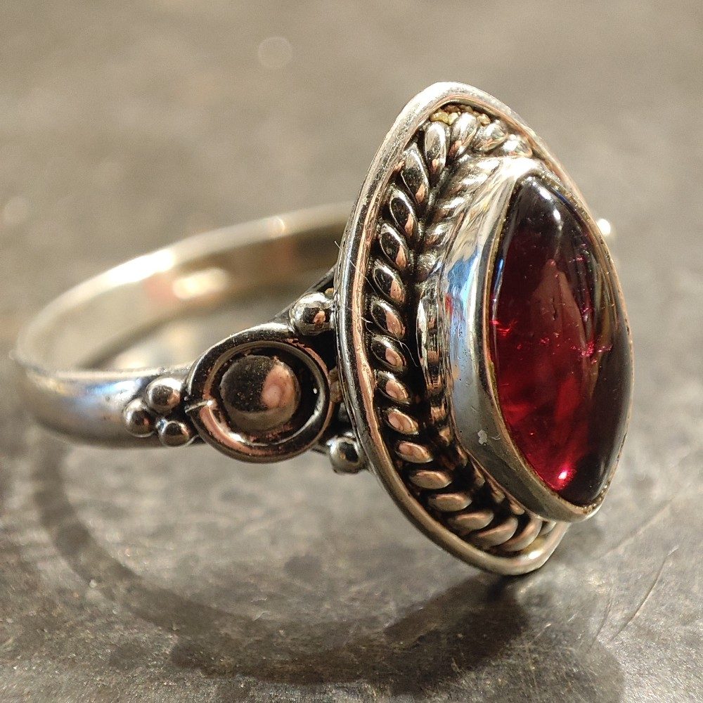 Anello con pietra in argento 925 - KOTMA – granato