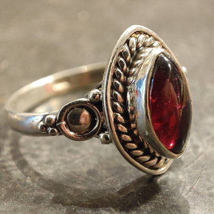 Anello con pietra in argento 925 - KOTMA – granato