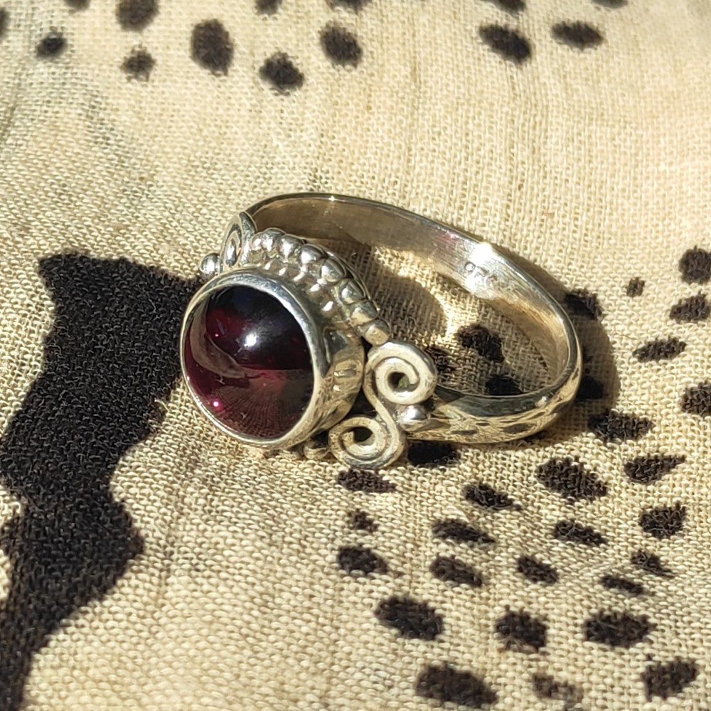 Anello con pietra in argento 925 con granato