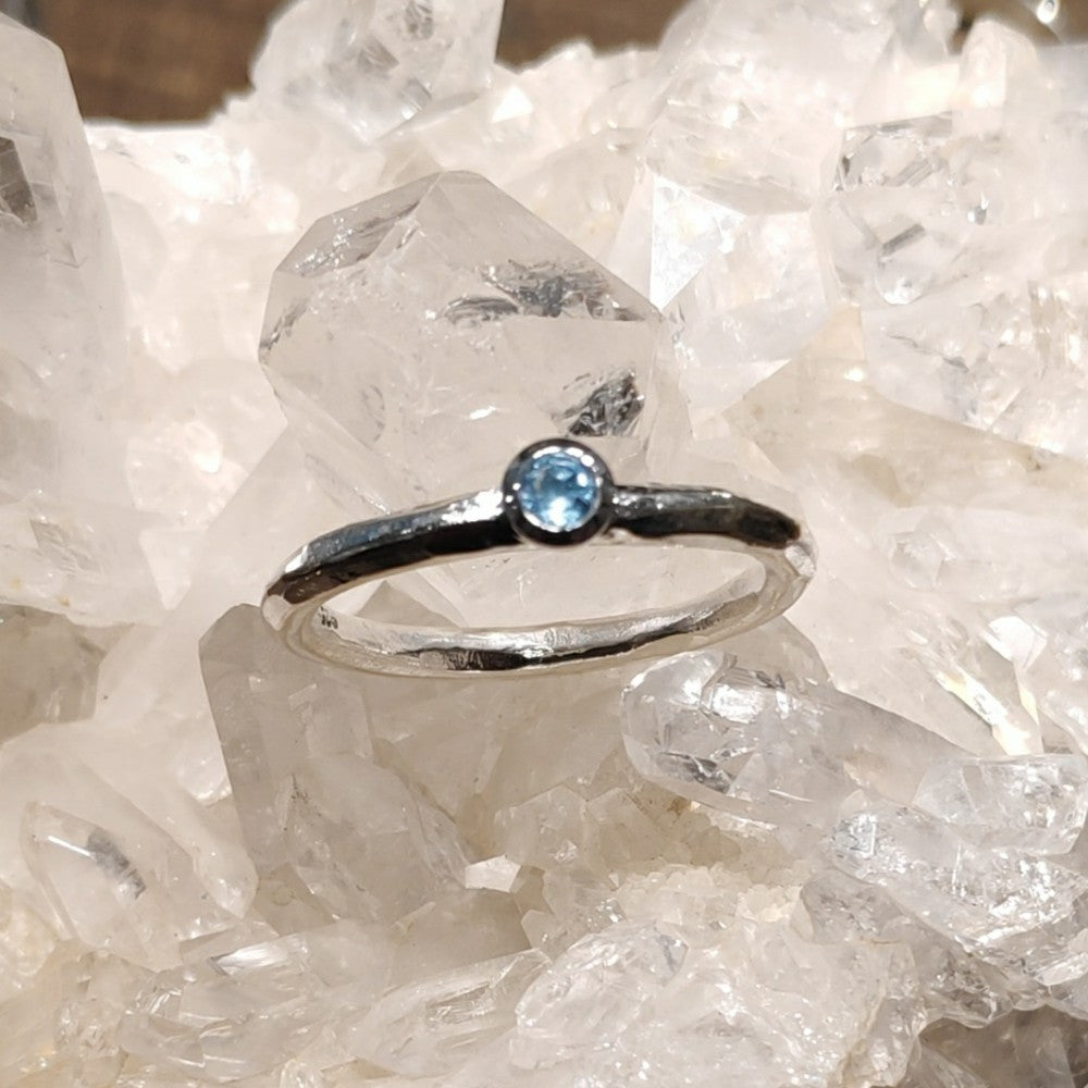 Anello artigianale in argento 925 con pietra - KYLIE – topazio azzurro