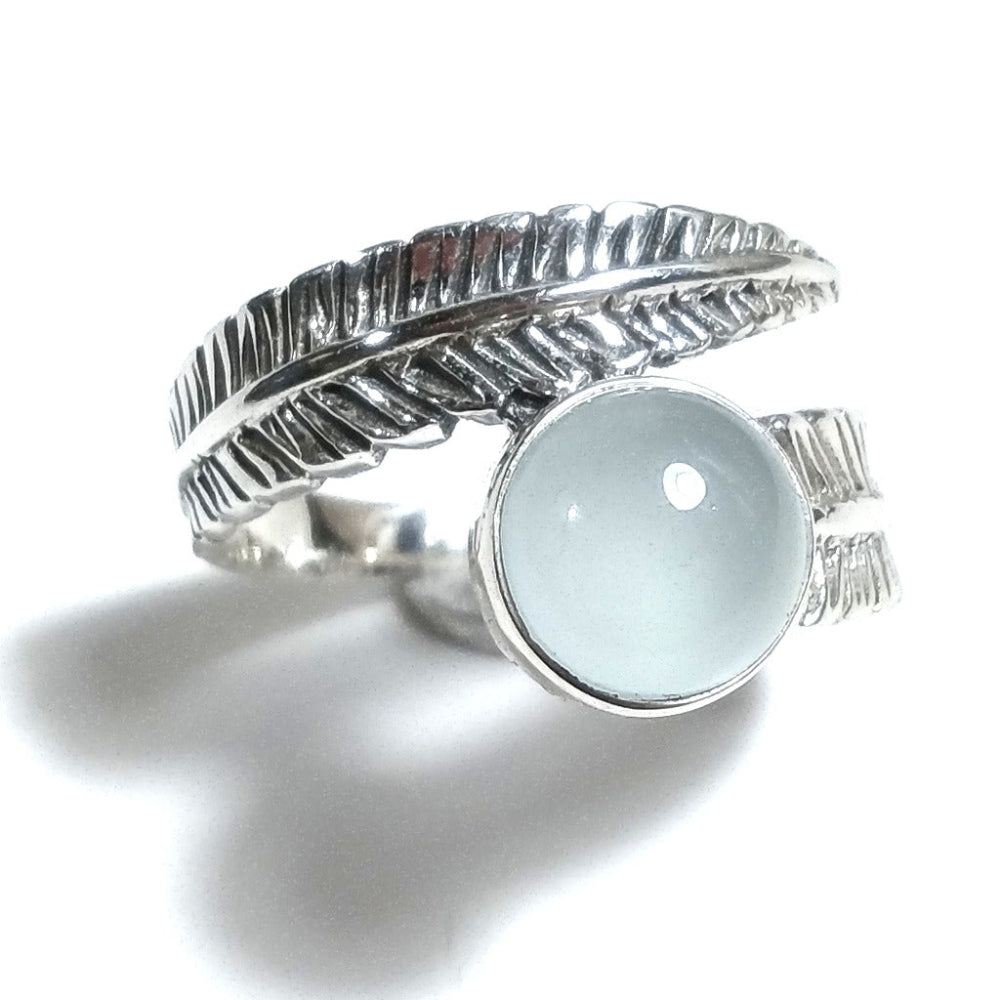 Anello Artigianale in Argento 925 con Calcedonio – Design Piuma