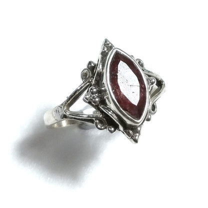 ANELLO ETNICO in argento 925 con Lapislazzuli – radice di rubino