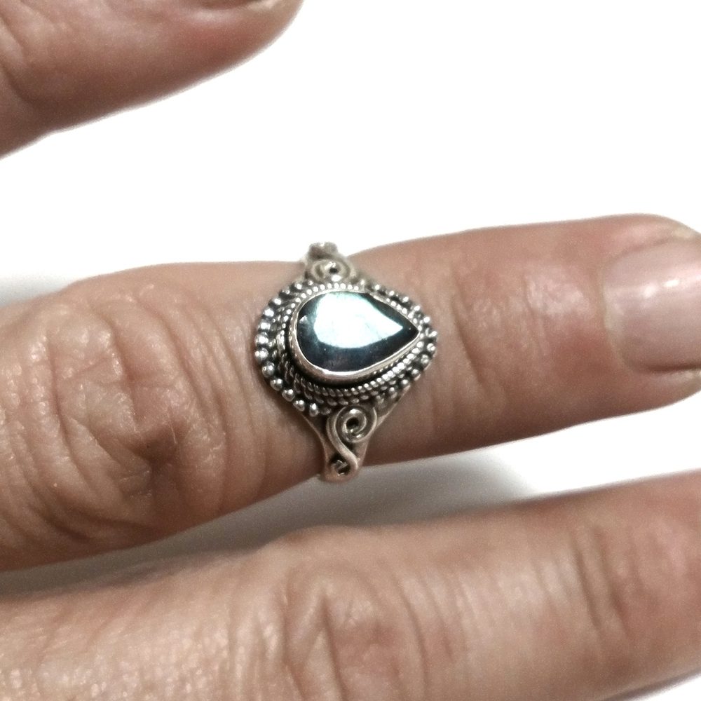 Anello con pietra in argento 925 con Labradorite | GIOIELLI ETNICI