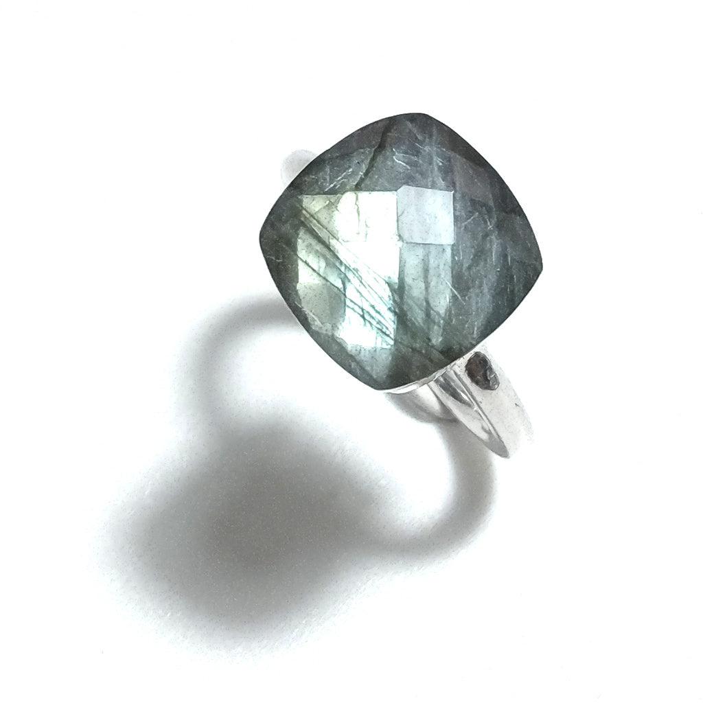 Anello con pietra in argento 925 con Labradorite | GIOIELLI IN ARGENTO pomellato