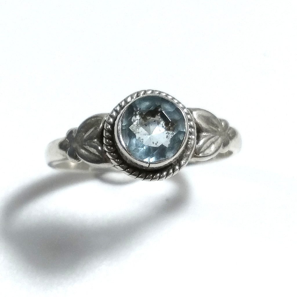Anello con pietra in argento 925 con Topazio azzurro | GIOIELLI IN ARGENTO