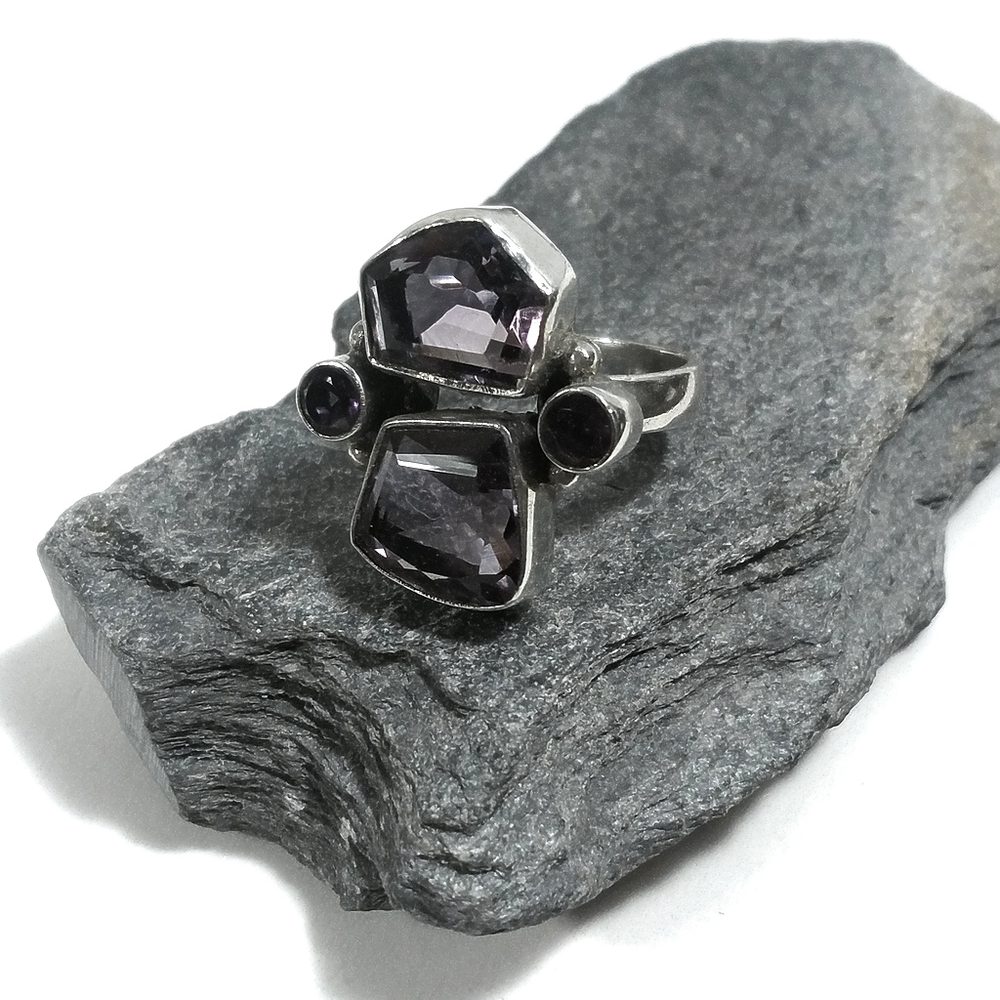 Anello con pietra in argento 925 con Ametista | GIOIELLI ARTIGIANALI