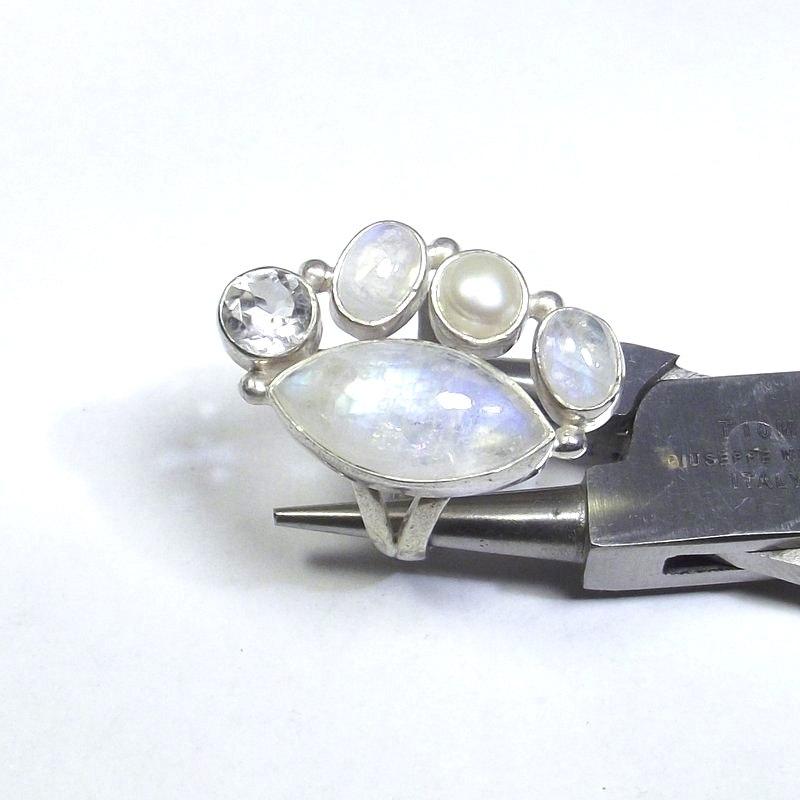 ANELLO Pietra di luna, cristallo di rocca, perla e argento navetta
