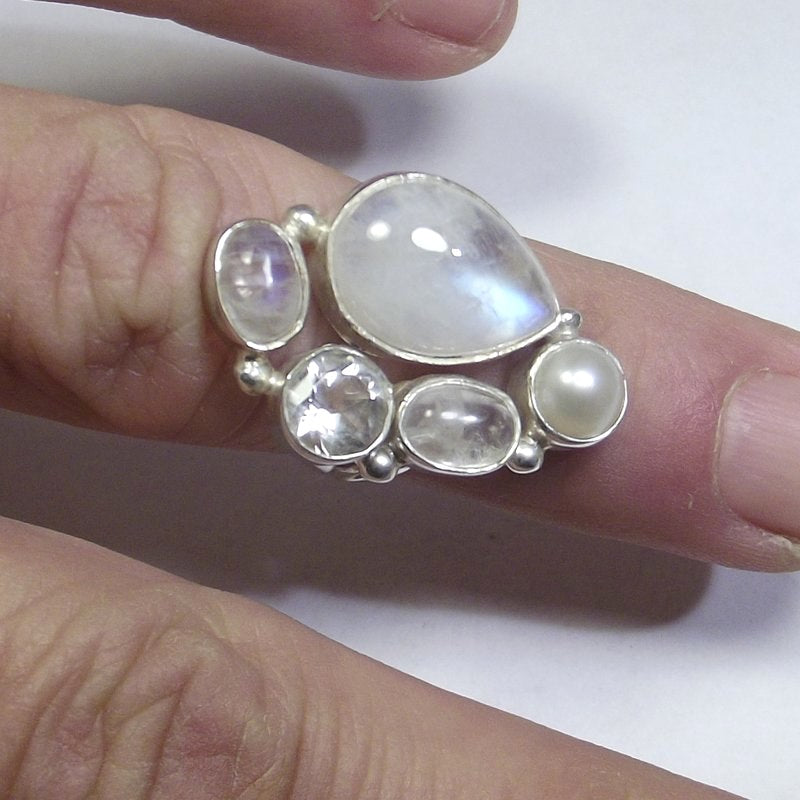 ANELLO Pietra di luna, cristallo di rocca, perla e argento goccia