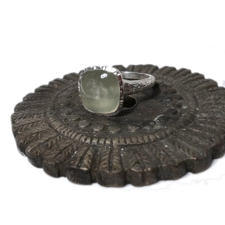 Prehnite Anello fascia martellata in argento 925 ANELLO artigianale con pietra | ANELLI ARGENTO
