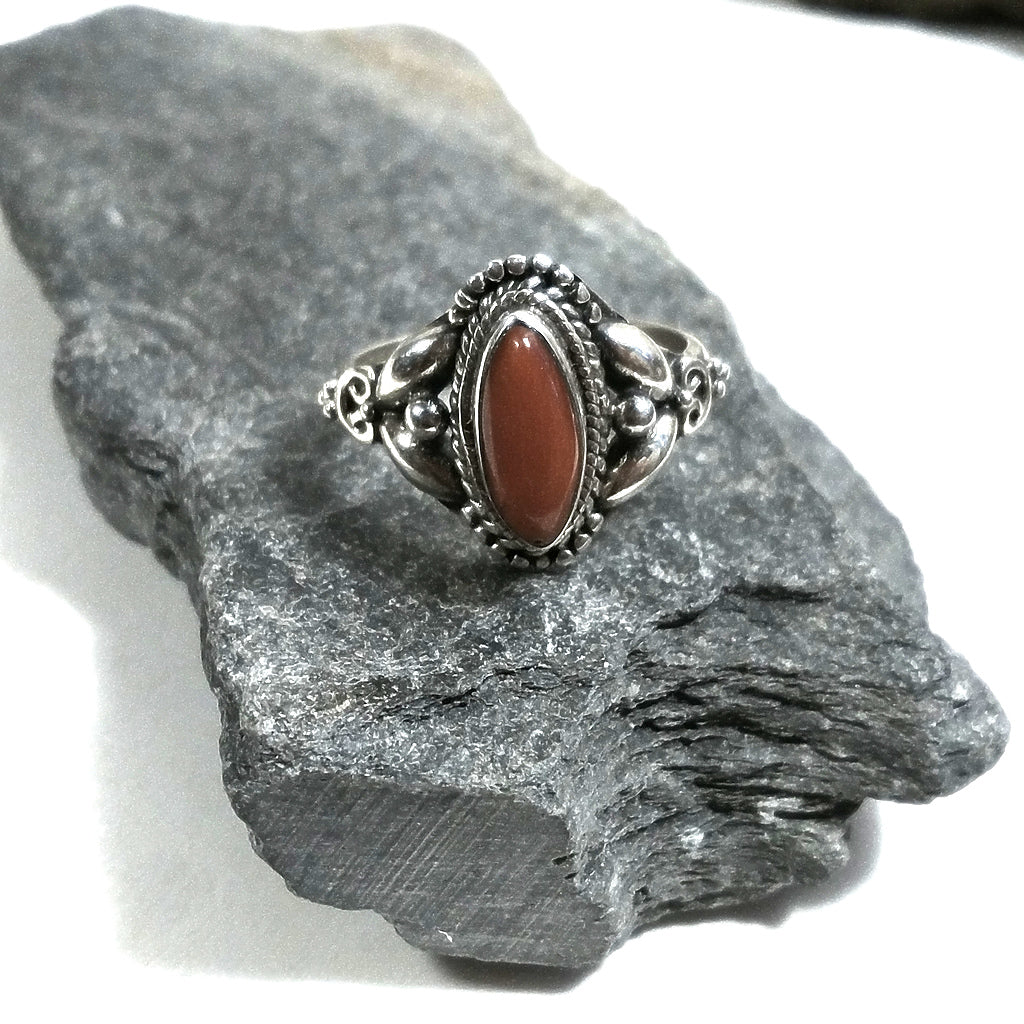 Anello con pietra in argento 925 con Corallo rosso | GIOIELLI ETNICI