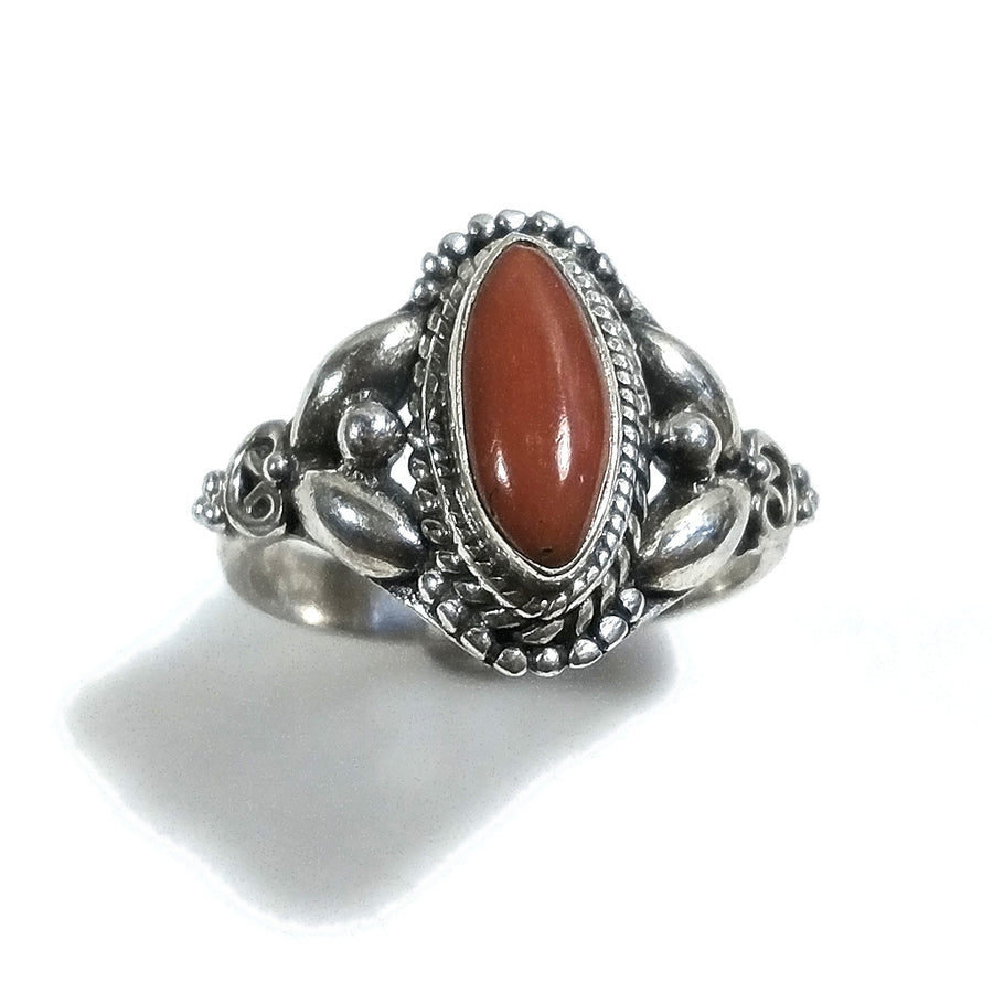 Anello con pietra in argento 925 con Corallo rosso | GIOIELLI ETNICI