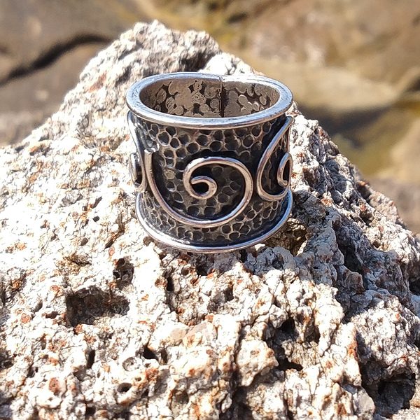 Anello in argento 925 a fascia alta con Spirale - MADRID