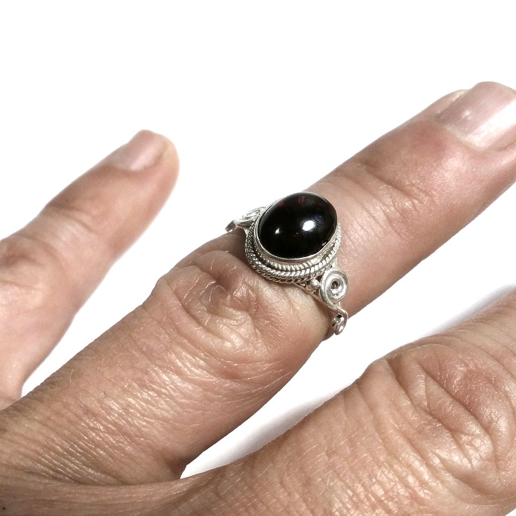 Anello con pietra in argento 925 con Granato | GIOIELLI ETNICI