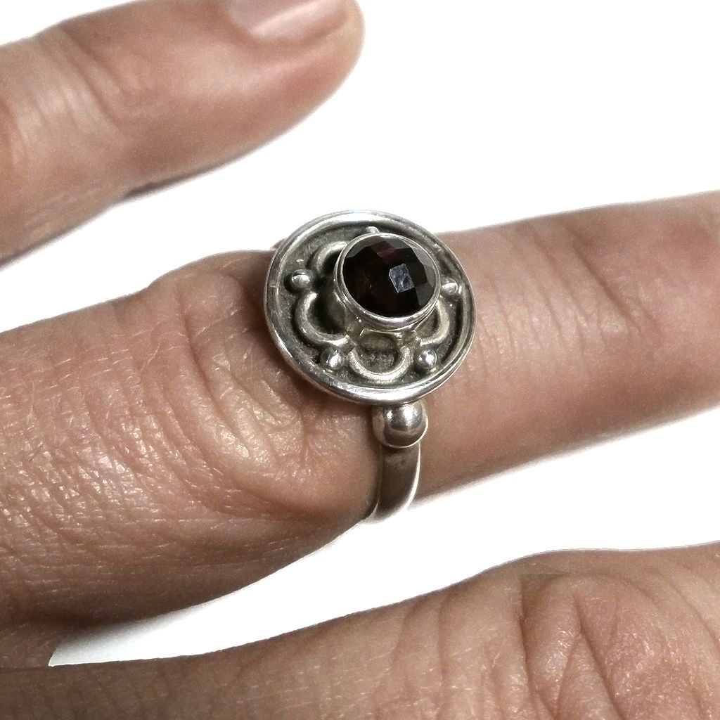Anello con pietra in argento 925 con Granato | GIOIELLI ETNICI | Anello FIORE