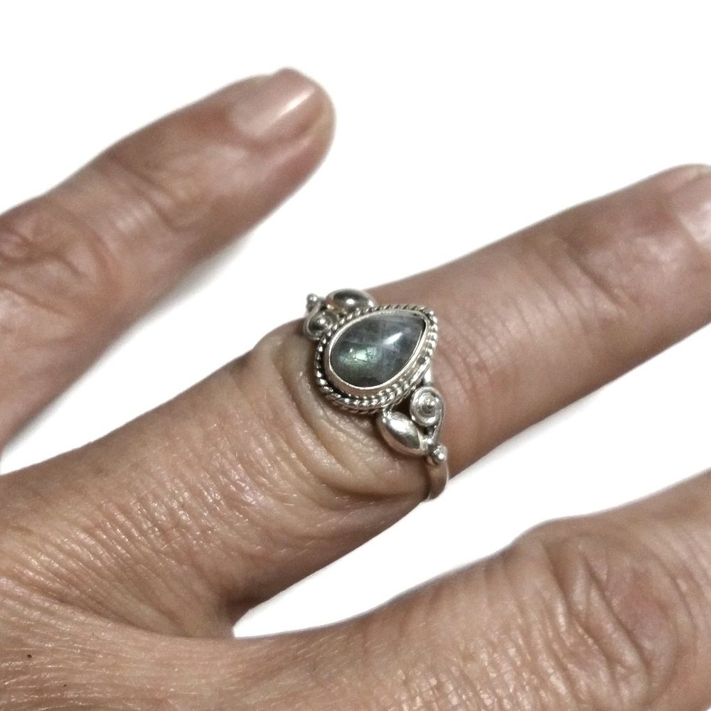 Anello con pietra in argento 925 con Labradorite | GIOIELLI ETNICI