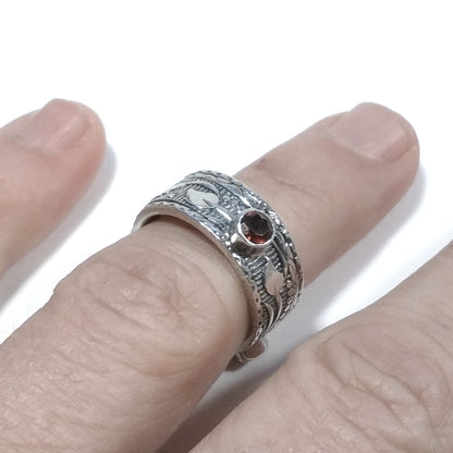 Anello artigianale a fascia in argento 925 con Granato