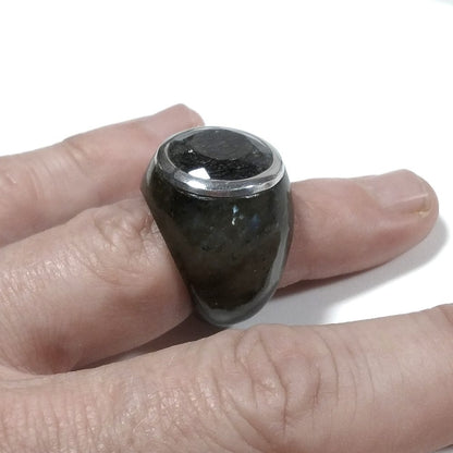 Anello con pietra in argento antico fascia alta